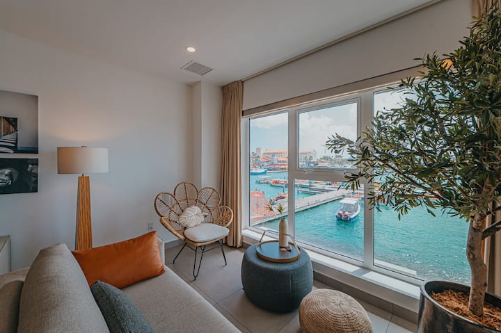 Harbourfront condo with pool and panoramic views