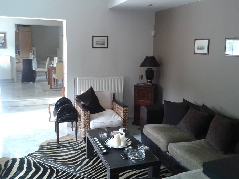 sitting room Αποψη σαλονι τραπεζαρια