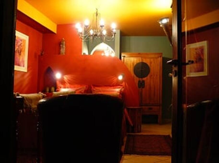 RODE KAMER/RED ROOM/CHAMBRE ROUGE