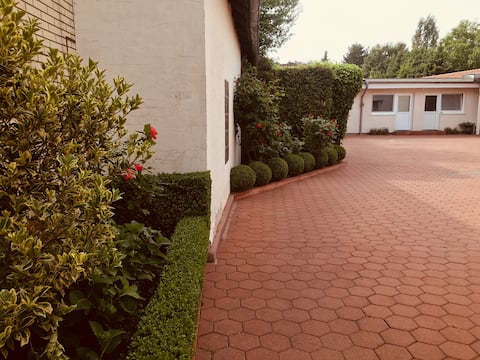 Top Airbnb: #1 Quiet & furnished 1 room apartment (trade fair) in Bemerode