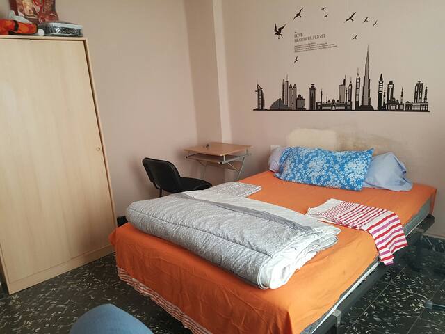 Big bed university zone!Erasmus