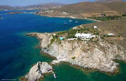 Villa in Cycladic in Posidonia