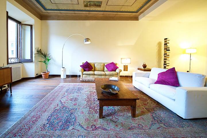 Silent Aristocratic Apartment, 3 Relax Bedrooms gallery image 3