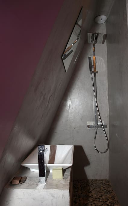 La douche privative dans la chambre