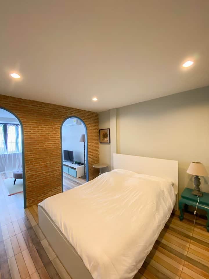 Spálňa s manželskou posteľou King na 1. poschodí
