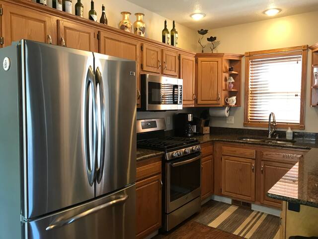 South Hill home close to historic Stillwater gallery image 2