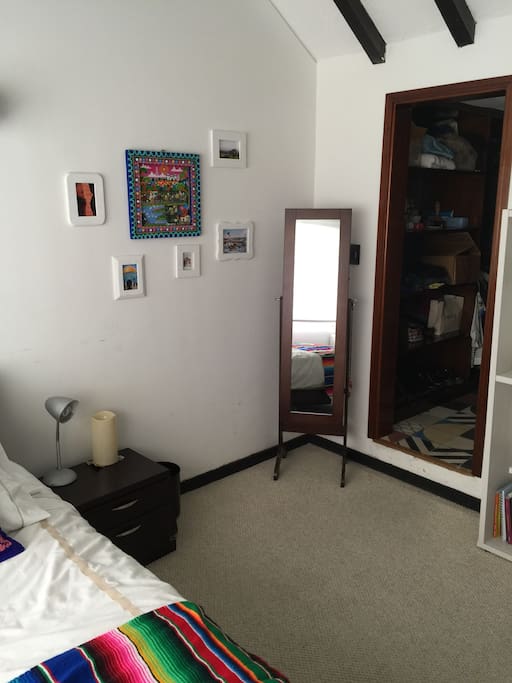 Room / Cuarto