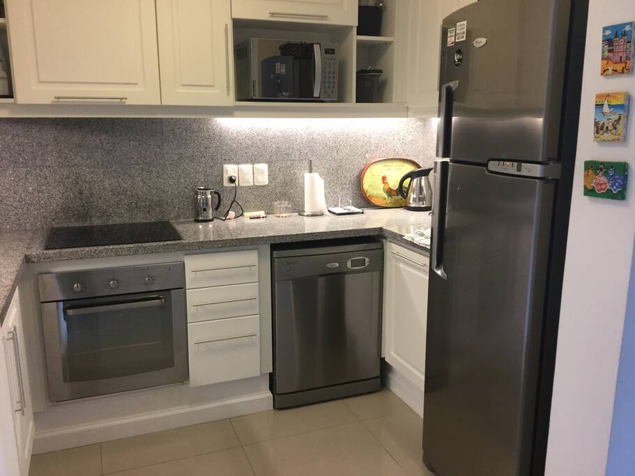 completisima cocina
microondas, lavavajillas, horno eléctrico