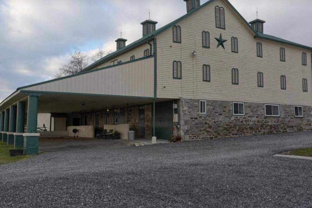 Star horse barn