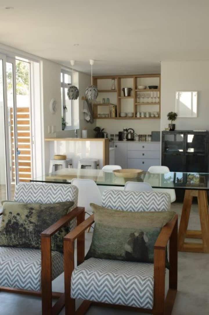 Arch Window Garden Apartment (Winter Special!) - Stellenbosch