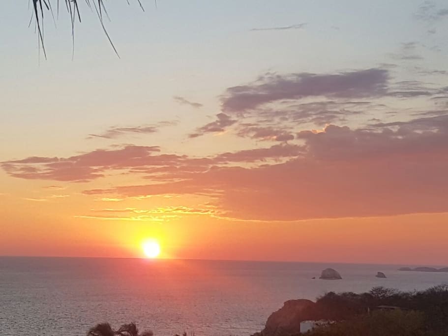 Vista de atardecer desde la terraza mediterranea