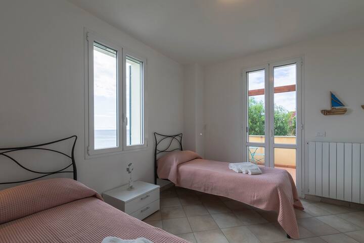 Dvojlôžková spálňa, 1. poschodie