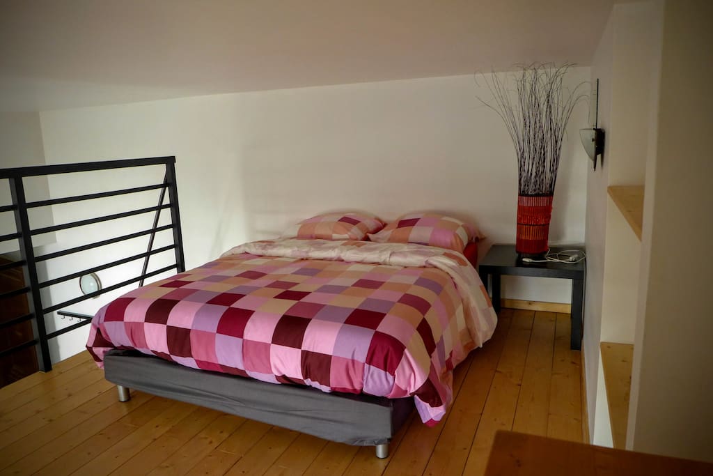 Chambre avec un matelas à mémoire de forme