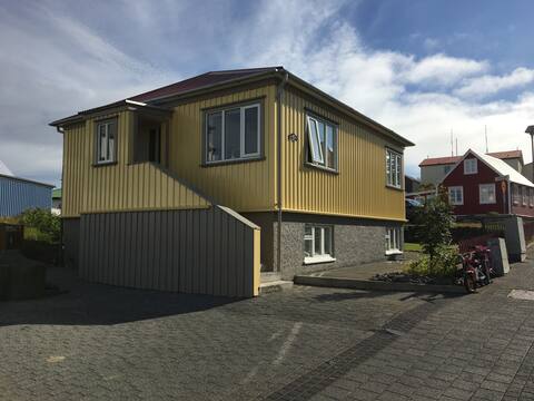 Restored private home by the Harbour W/ hottub