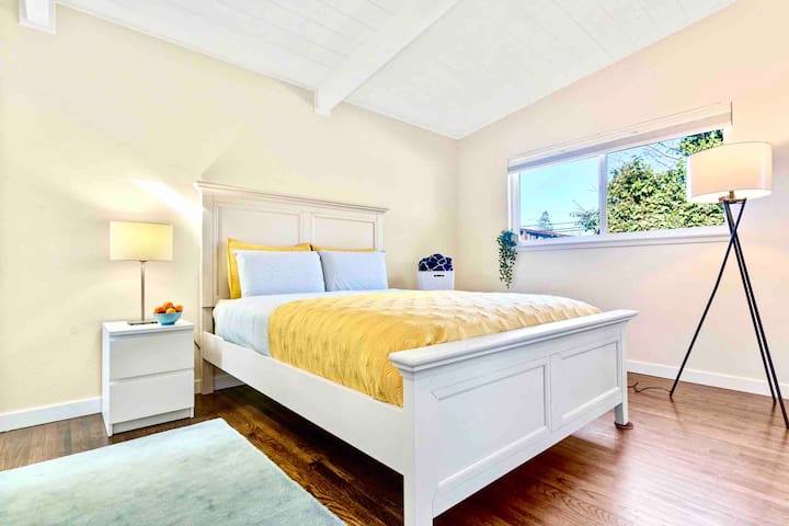 Splendid Custom Bungalow | Stanford | Meta | IKEA gallery image 3