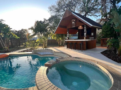 Tiki Oasis 3bed on .6 acre paradise 5 min to Beach