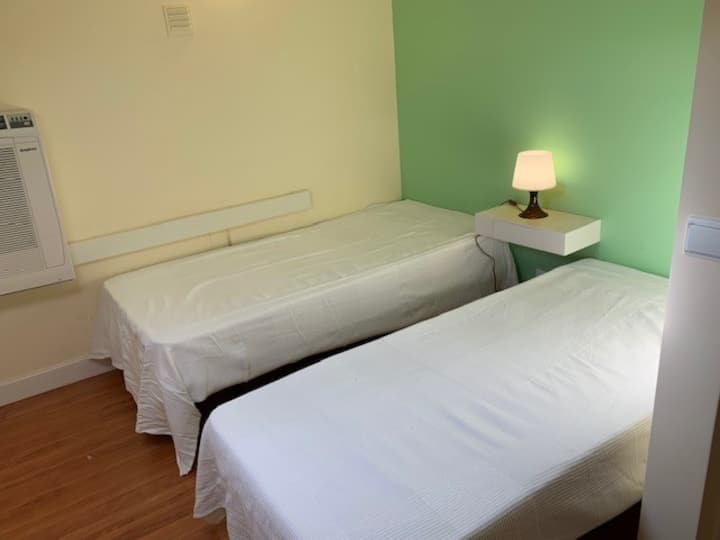 二楼卧室5 ，带两张单人床