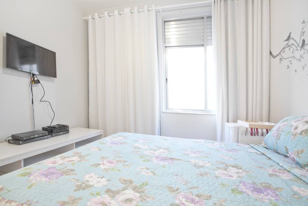 Quarto do Hóspede: TV, armário, frigobar e ar condicionado - Foto 2