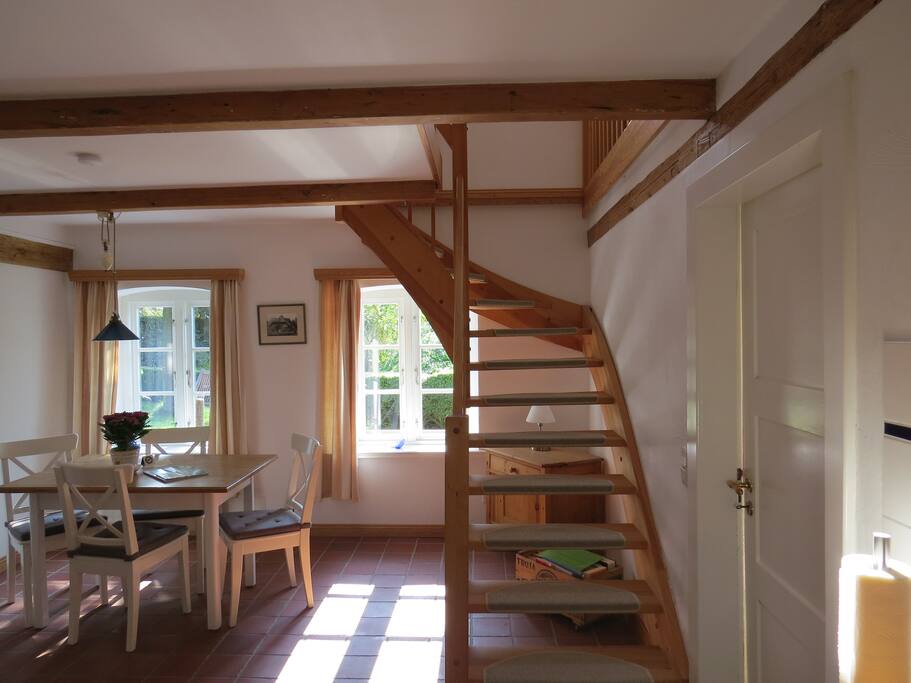 Treppe ins Obergeschoss