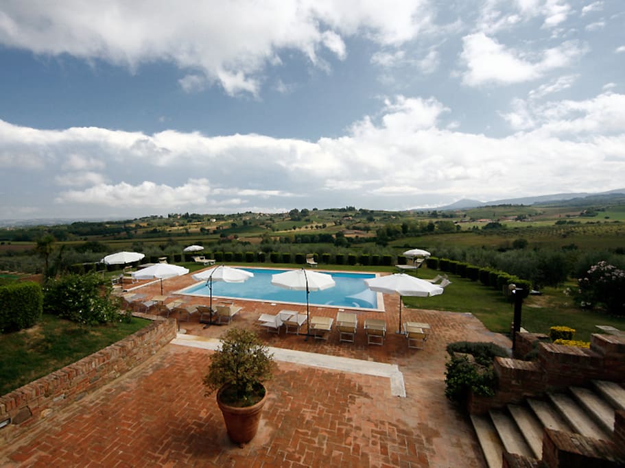 la nostra piscina con vista