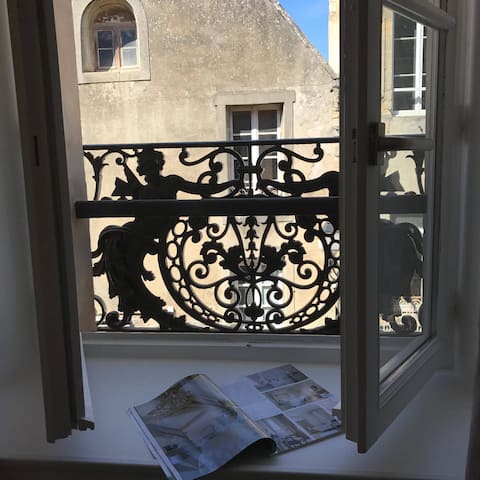 Successful Airbnb property: Bayeux Centre City Apartment Chic & Romantic in Bayeux