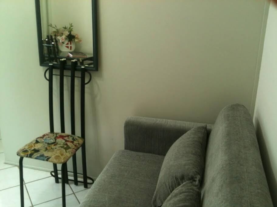 Sofá-cama para casal na sala