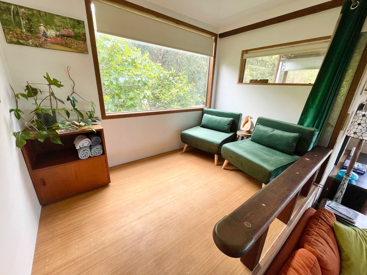 Top performing Airbnb: Cuttlefish Cottage in Wollongong City Council