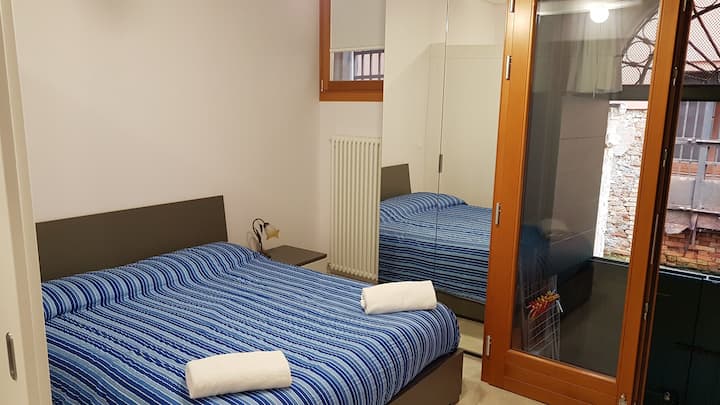 2e chambre avec grand lit double
