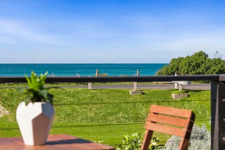Opposite the beach, Ocean views - Central location