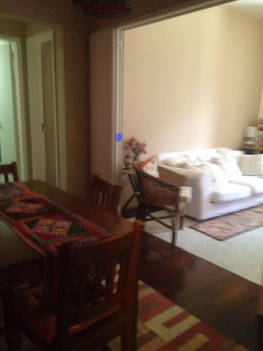 SALA COM PORTA DIVISÓRIA