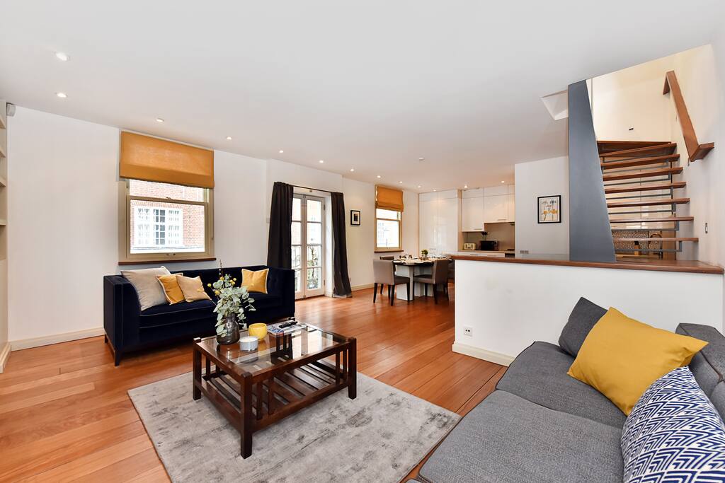 The bright and elegant living room with lounge, dining table for 6 and well-equipped kitchen
