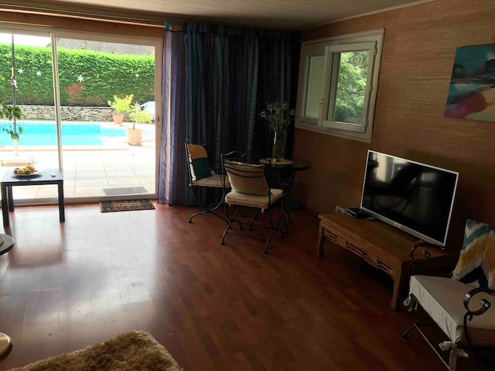 Grand Studio Avec Piscine - Ussac