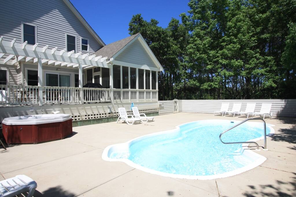 CC108: Currituck Club 108 | Private Pool and Hot Tub Area