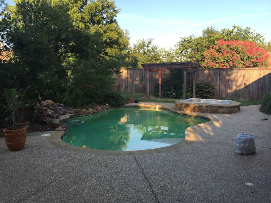 pool watefall and jacoozi