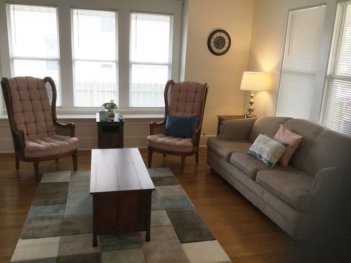 Relaxing! Pro Cleaned, Self Check In - Sleeps 10 - Wisconsin