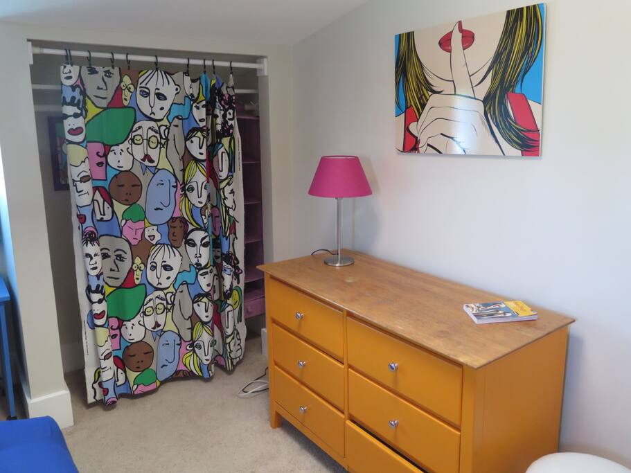 6-drawer dresser.
