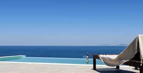 Mark Heritage infinite sea view