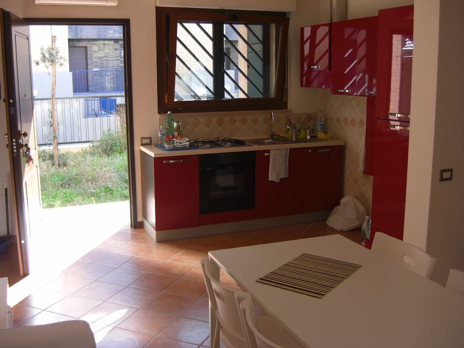 Cucina, Area Comune, frigo,lavastoviglie,forno, tavolo...