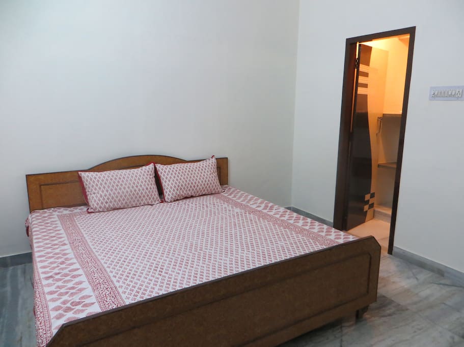 Bed room opposite view