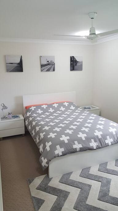 QS bed with ceiling fan