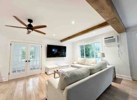 Farmhouse 1899: Minutes to Downtown Westport, CT