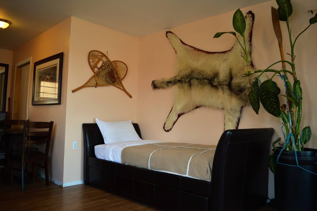 Twin bed with real timber wolf