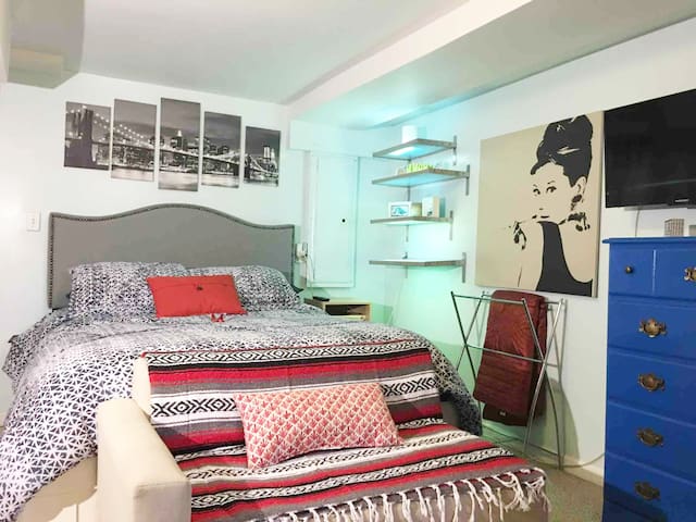 Private And Cozy Downstairs Basement Apartment