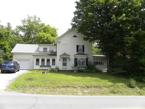 1850s Farmhouse close to Bretton Woods.