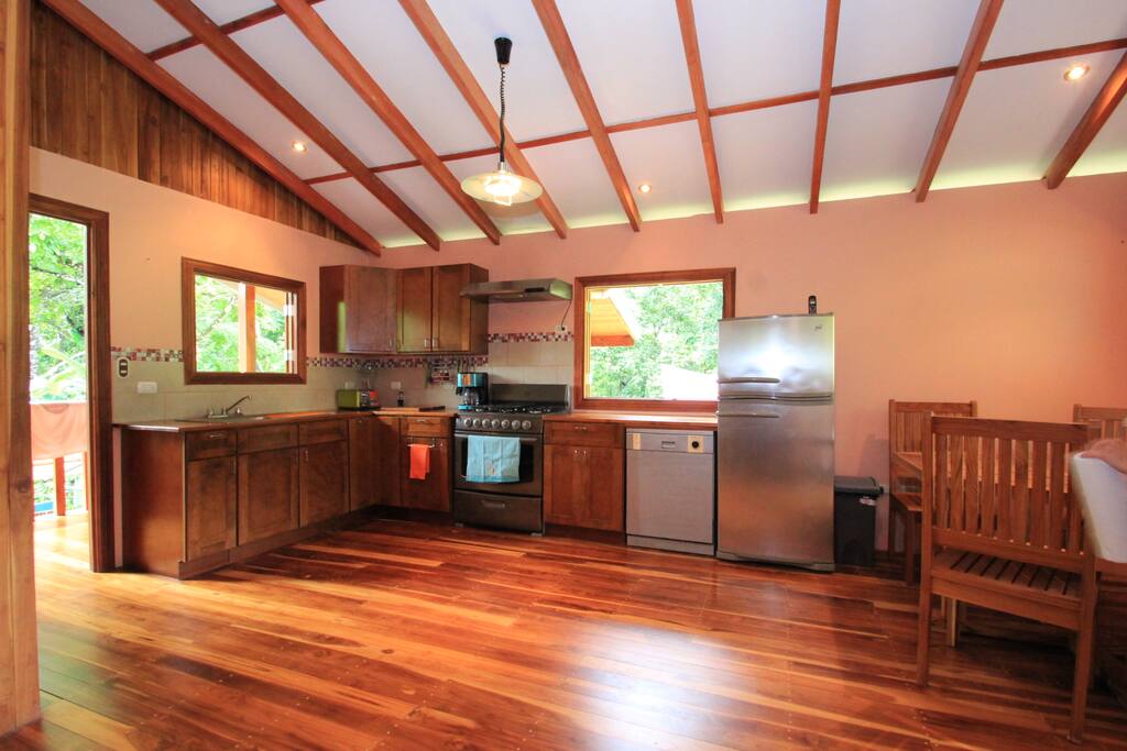 Fully furnished Kitchen!
