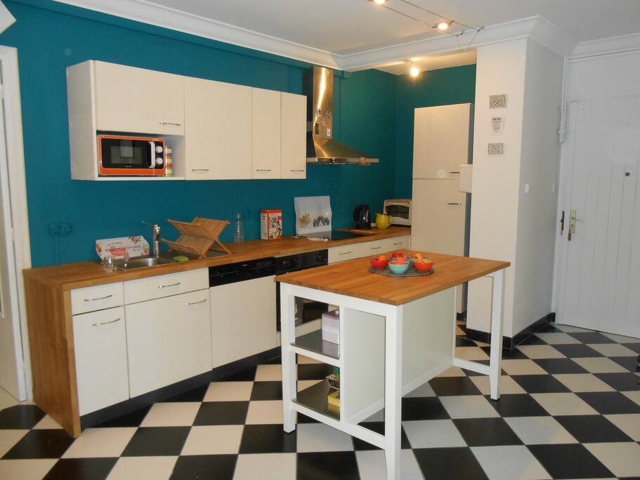 La cuisine, ouverte sur salon