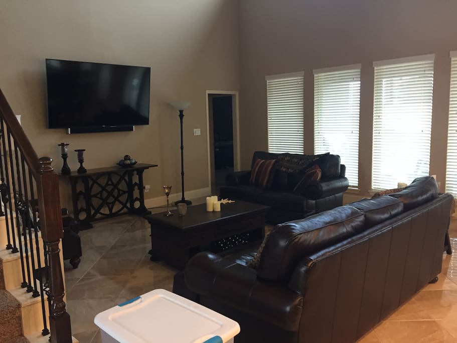 open floor plan-living room opens up to kitchen