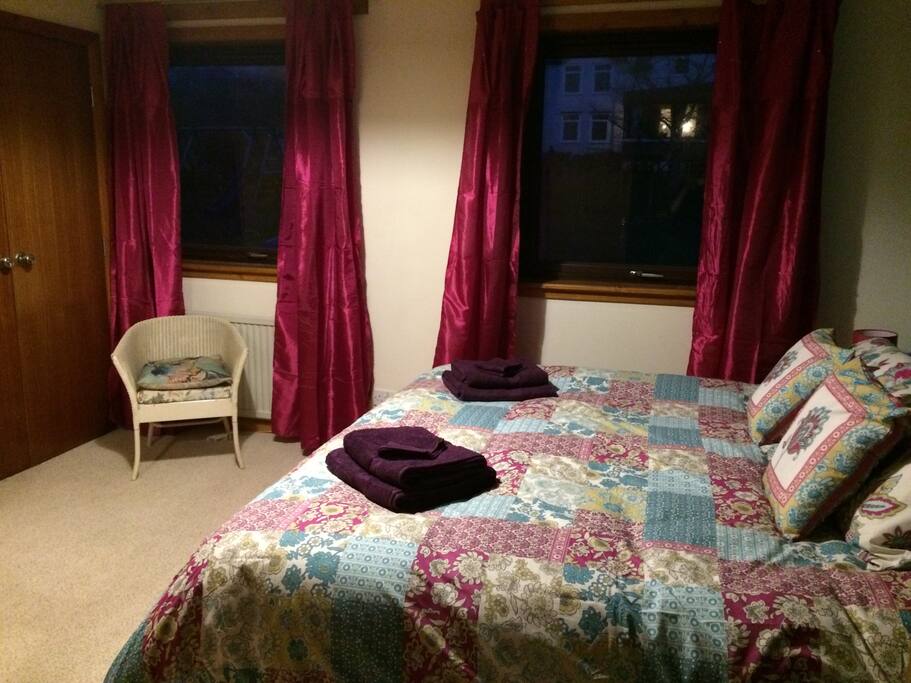 Super Kingsize bed with ensuite shower room