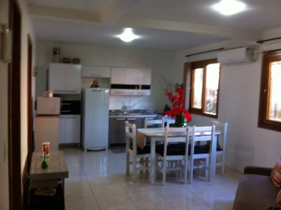 Sala e cozinha conjugados