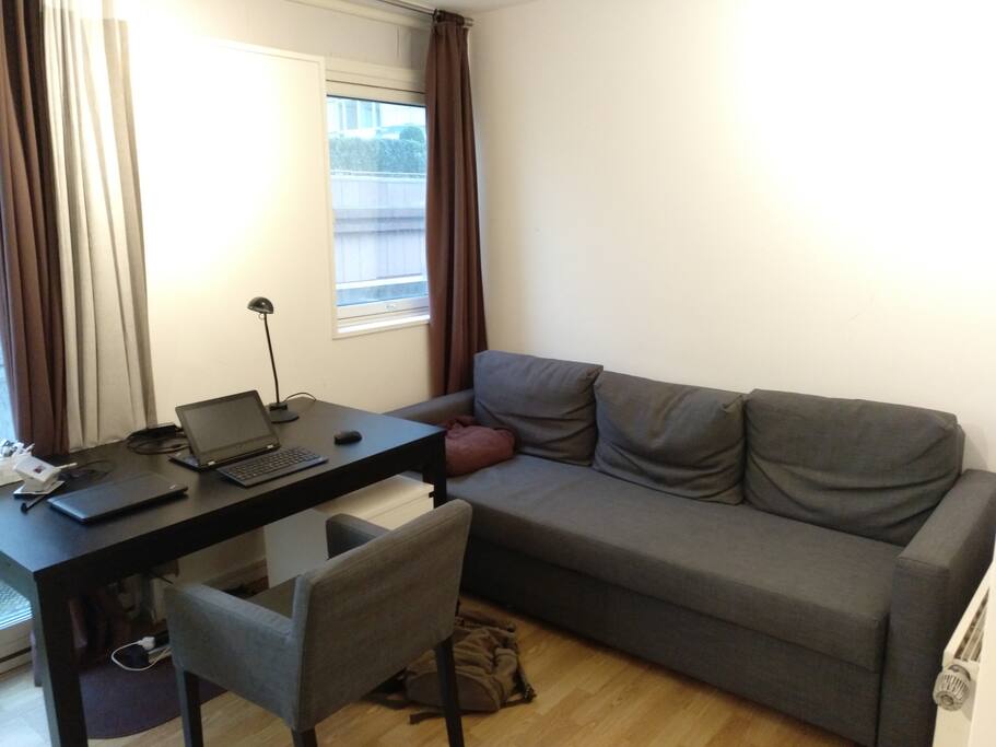 Bedroom (picture 2)
